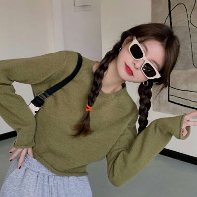 给小狗织了顶帽子